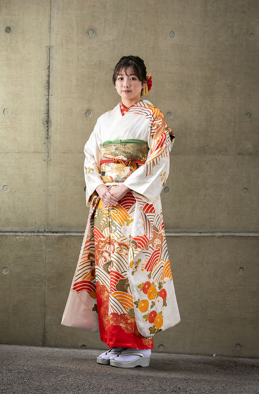 白京友禅青海波金駒刺繍振袖