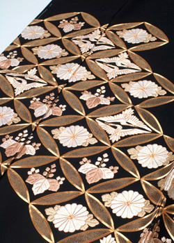 金彩刺繍黒留袖　お仕立て上げて 28万円