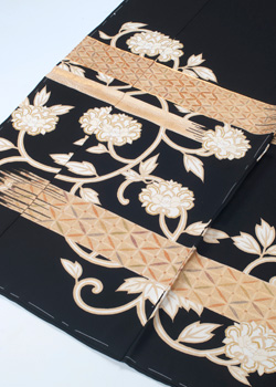 京友禅黒留袖　お仕立て上げて 28万円